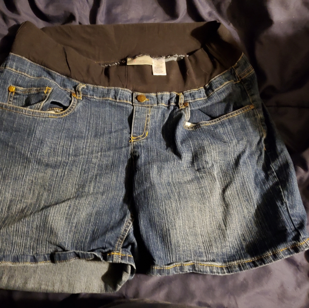 Maternity Shorts - Picture 4 of 5
